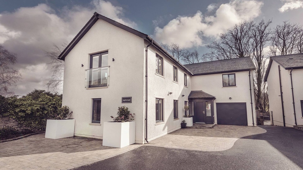 Kirkby Lonsdale House | INGLEBOROUGH, pet friendly, with hot tub in Kirkby Lonsdale
