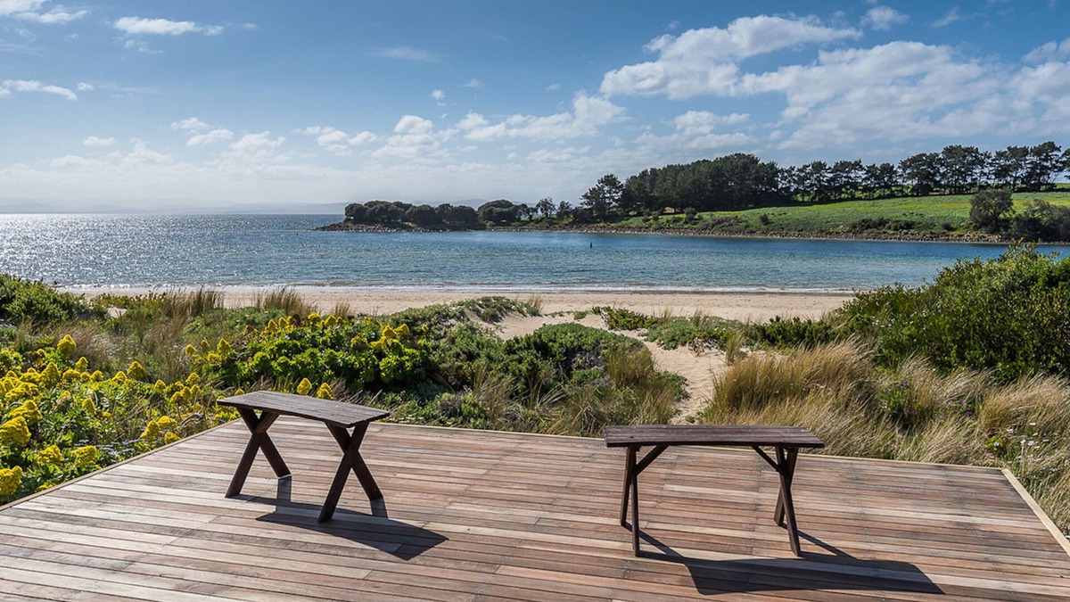 Cremorne House | Ingleby Sands - A house atop the sand dunes - Absolute beachfront.