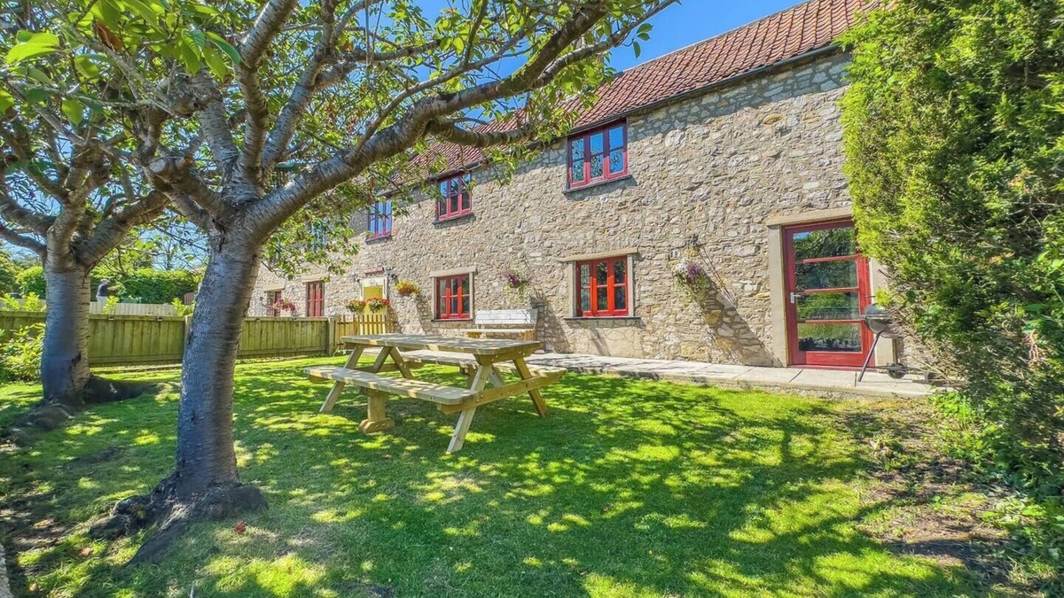 Kewstoke House | Inglenook Cottage (Seaside-Dog Friendly-Country Cottage-w/ l