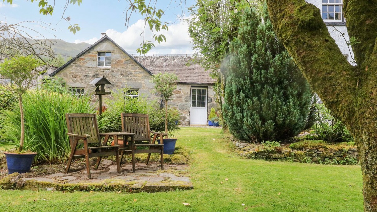Lochearnhead House | INGLIS NOOK COTTAGE in Balquhidder, Perthshire, Scotland