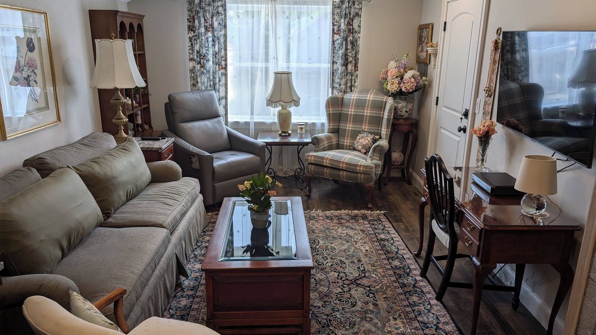 Saratoga Springs Apartment | Inlaw apt/guest suite w/full bath for rent during track season