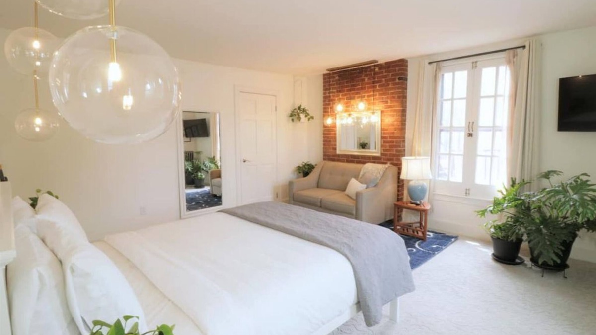Portland Hotel | Inn at Park Spring 2 - Self Check In - Parking