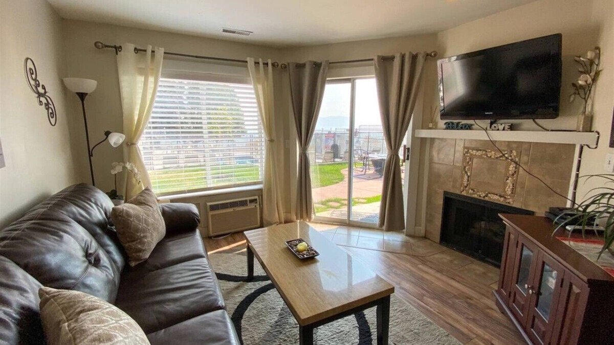 Harbor Village Condo | Inn Building Condo #103 updated, pool side view