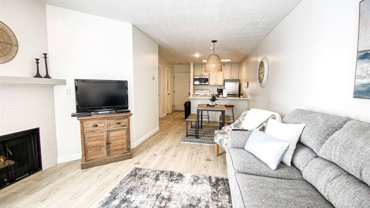 Harbor Village Condo | Inn Building Condo #213 Pet friendly, Patio view!