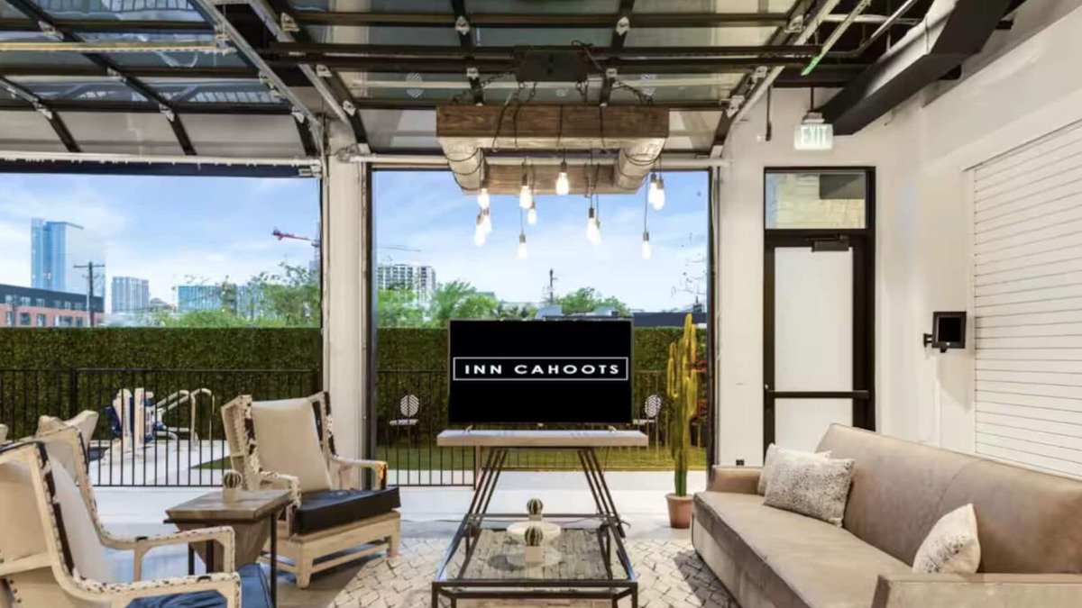 East Cesar Chavez Apartment | Inn Cahoots
