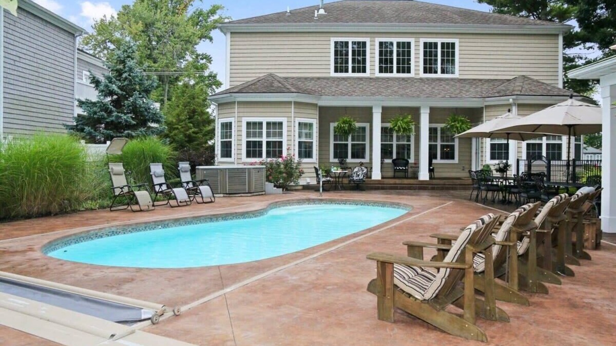 South Haven House | Inn Like a Lamb | Pool, Hot Tub, Fire Pit, Putting Green | Dog Pet Friendly