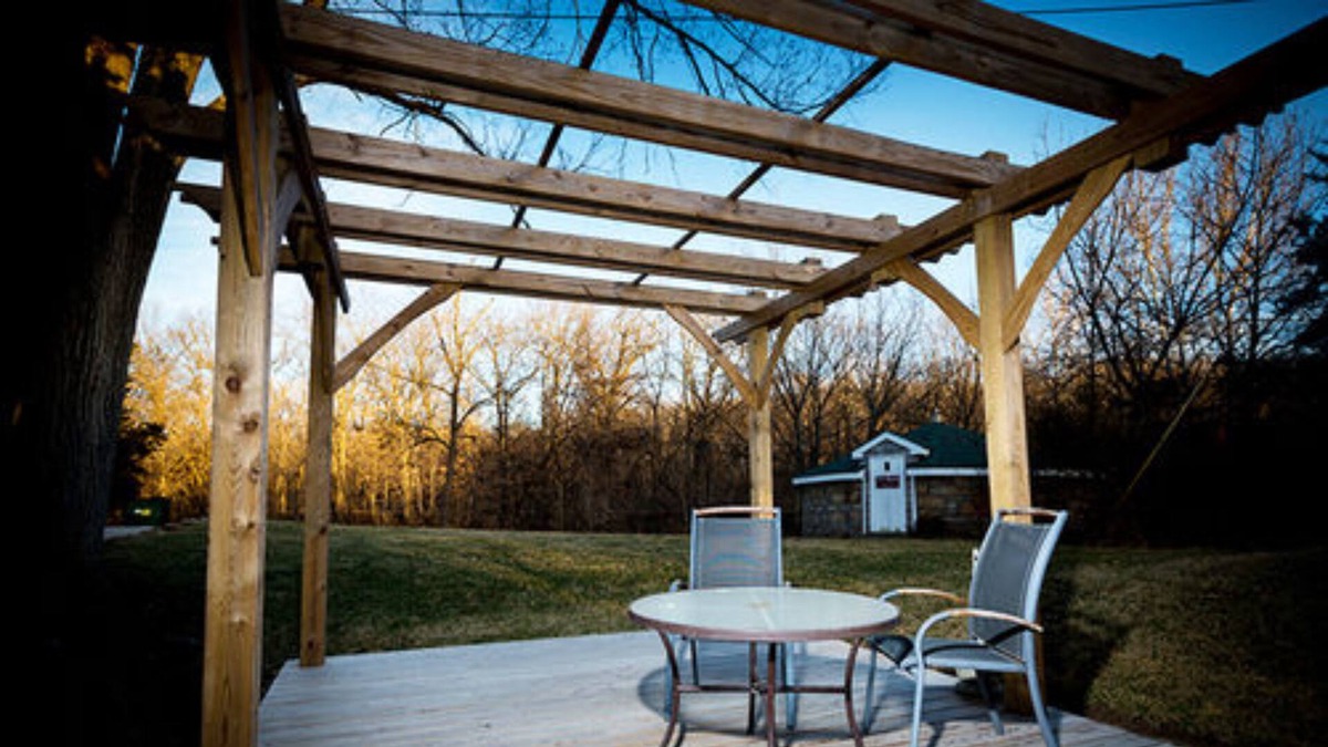 Excelsior Springs Bed & Breakfast | Inn on Crescent Lake B&B