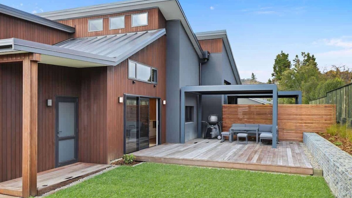 Rotorua House | Inn Sophia | Two Luxurious Homes with Spa Pools