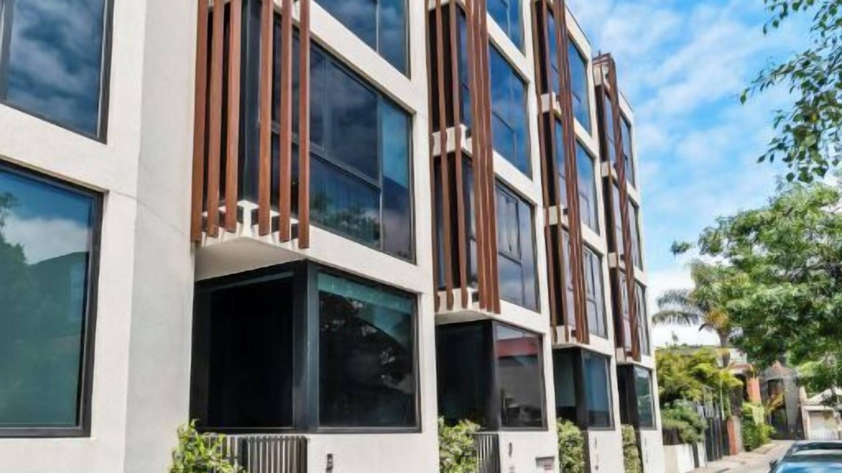 South Melbourne Apartment | Inner City 4 Level Luxury Townhouse+Lift. 3BR 3BTH