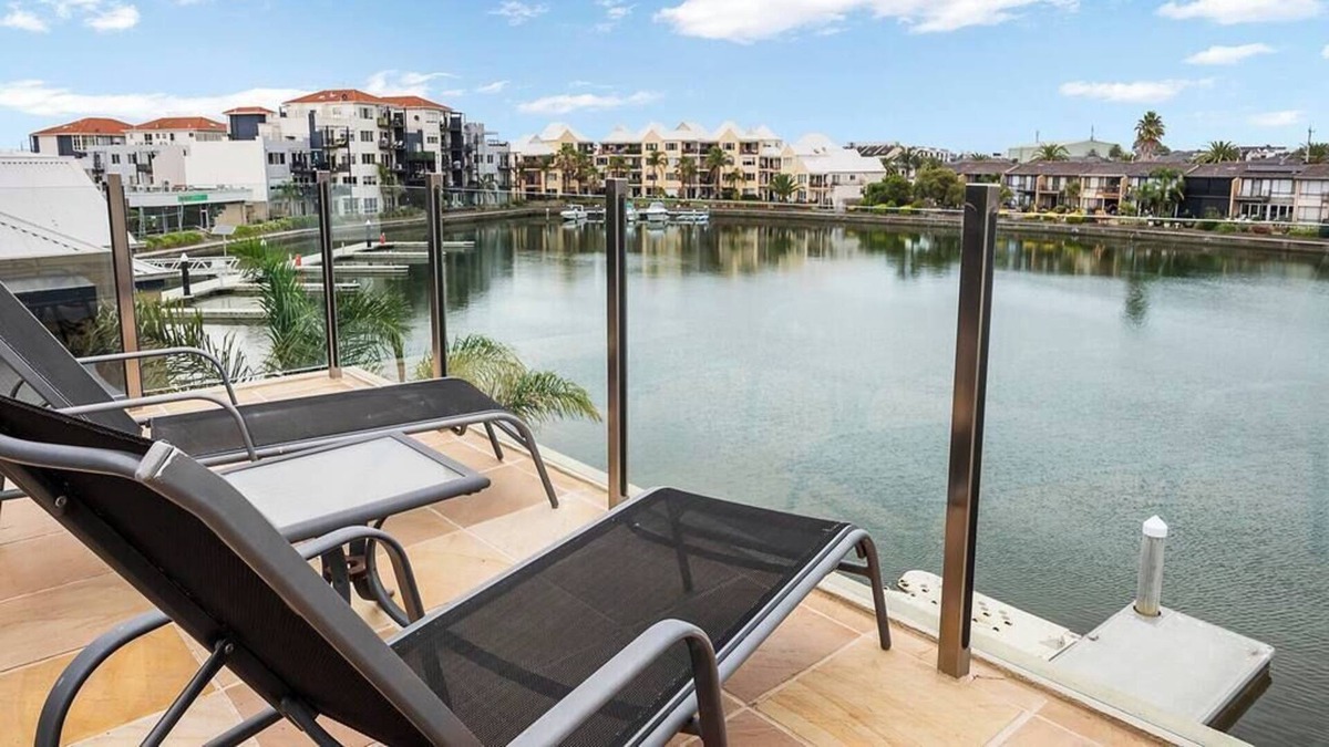 Patterson Lakes House | Inner Harbour - Luxe townhouse with a water view