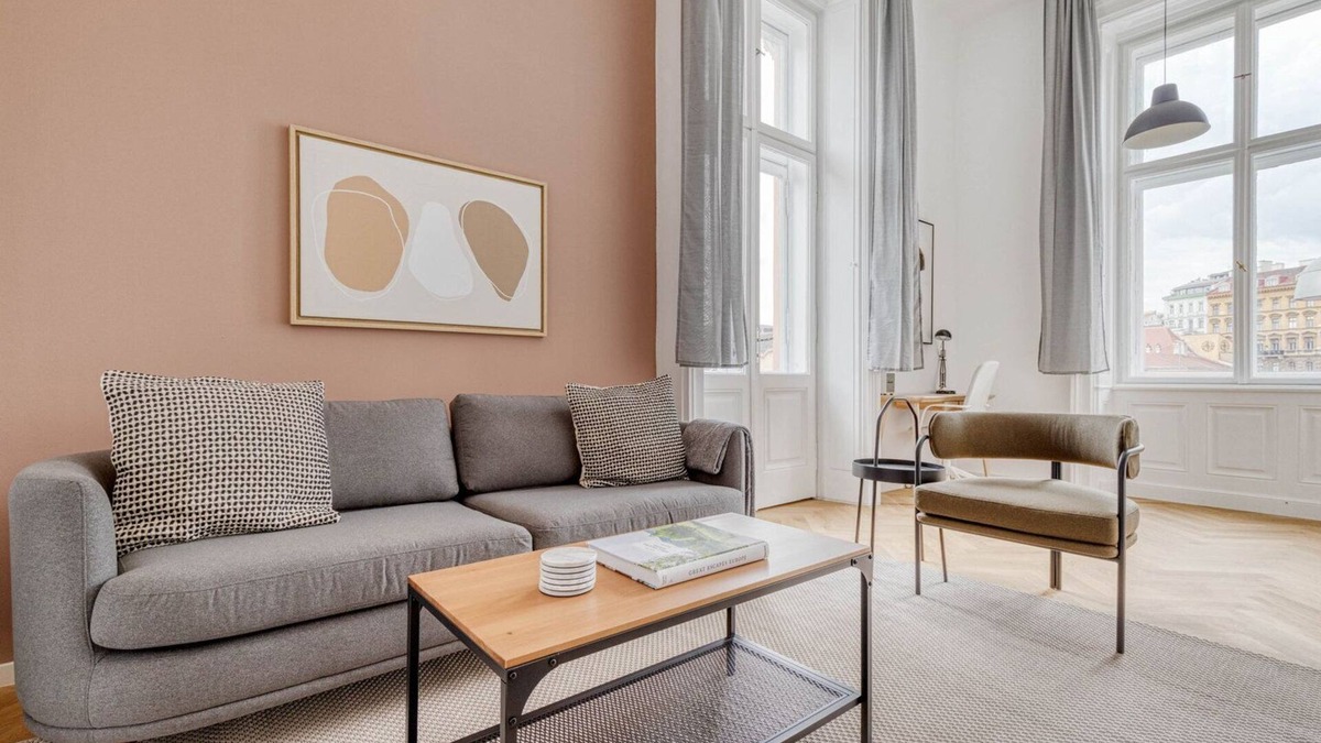 Neubau Apartment | Innere Stadt 2BR w/Elevator, Best Locale in City