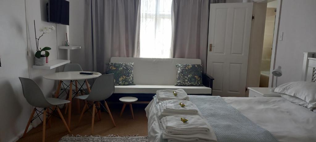Morningside Bed & Breakfast | Innes Road Durban Accommodation Private Double Room with Private Bathroom