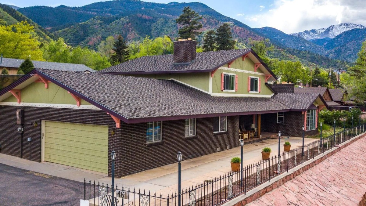 Manitou Springs Historic District Bed & Breakfast | INNhale Bed&Brunch in Manitou Springs