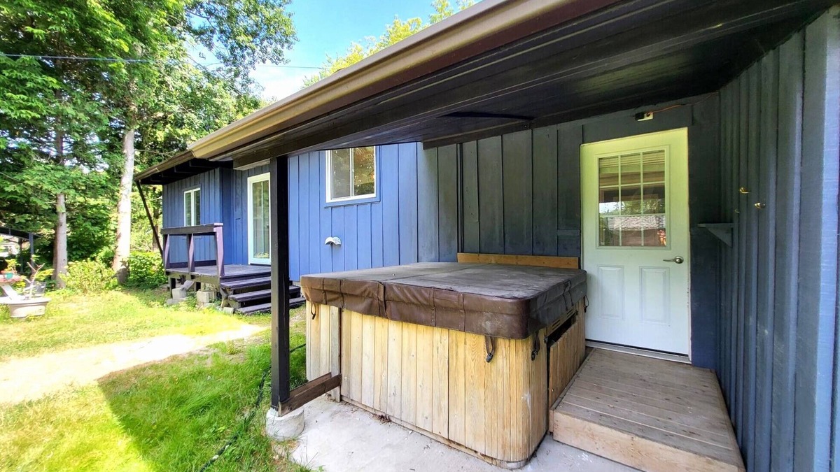 Alcona House | Innisfil HomestaynRenovated home away from home located in the heart of Innisfil