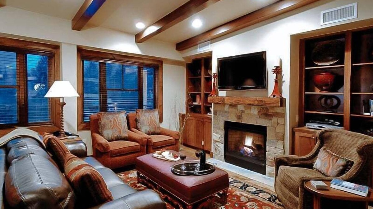 West End Condo | Innsbruck Aspen | Deluxe One-Bedroom Garden Residence 02 w/Hot tub, Centrally located