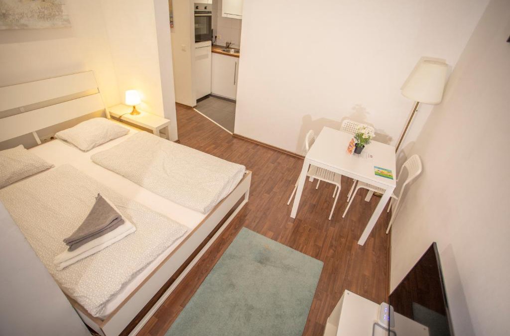 Pradl Apartment | Innsbruck Deluxe City Center Studio