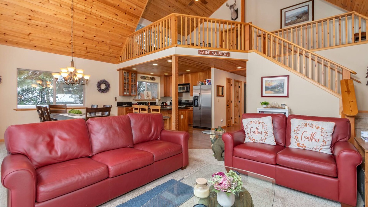 Arnold Cabin | Innsbruk Chalet- Cozy Mountain Retreat