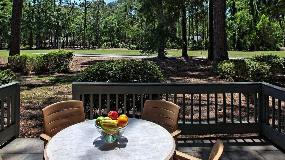 Shipyard Plantation Resort | Inside The Shipyard gated community near Coligny Beach, Sleeps 6: 2BR/2BA, Bikes