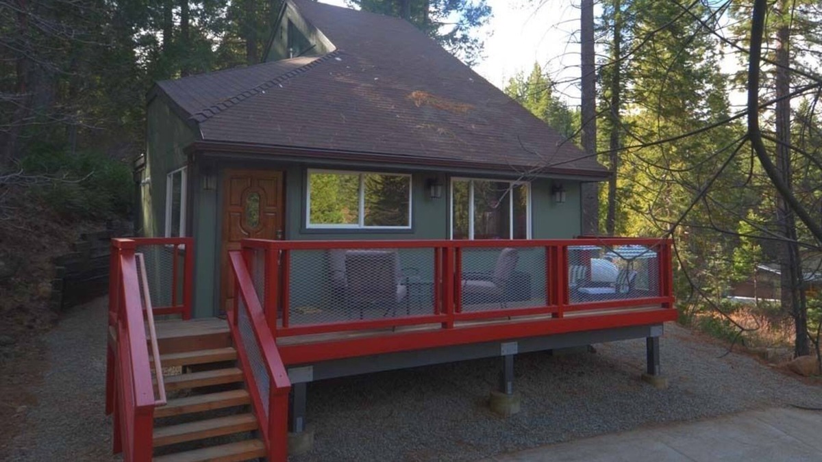 Yosemite West Ski Chalet | Inside Yosemite Nat Park! Newly remodeled private 2bd 2ba home with central A/C