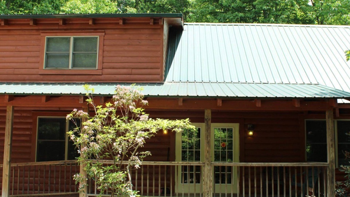 Hico Cabin | Insignificant Cabin: Spacious 5BR, 3.5BA Retreat with Hot Tub