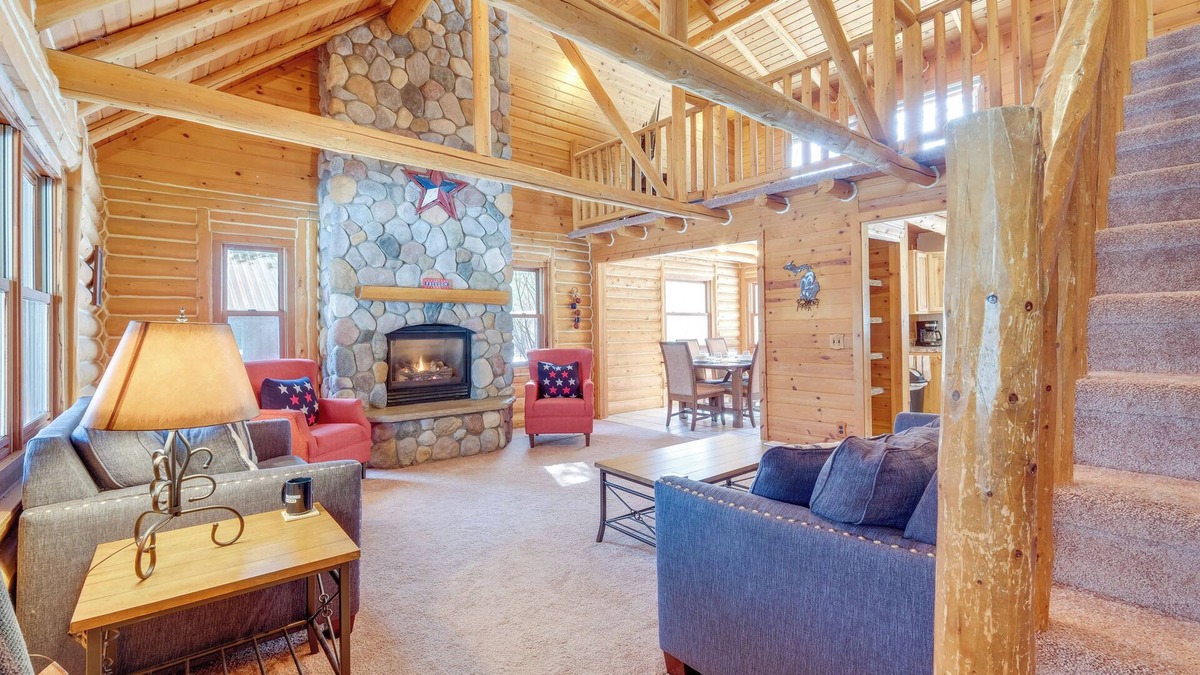 Interlochen Cabin | Interlochen Cabin w/Fireplace - Near State Park!