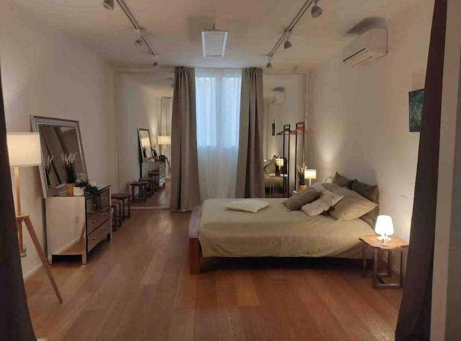 Ferrara Historic Centre Apartment | Interno4home: In centro storico con posto auto