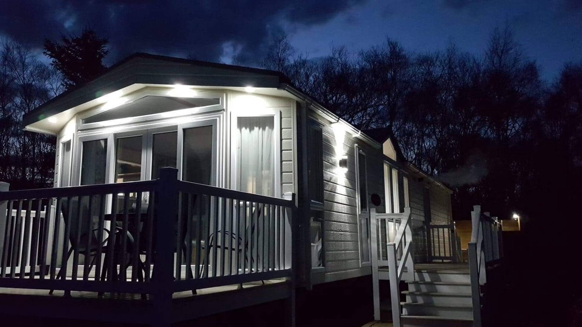 Swarland Cabin | Interstellar - Luxury Hot Tub Lodge