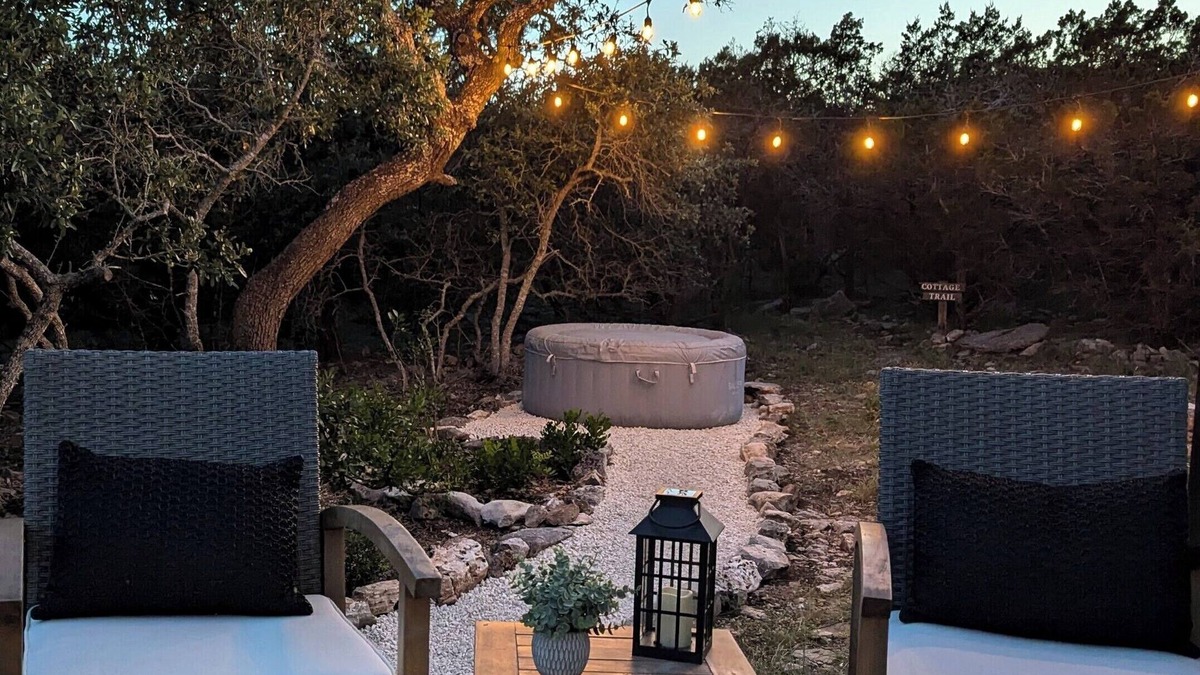 Pipe Creek Cottage | Intimate Hilltop Cottage/Hot Tub/Hiking Trails