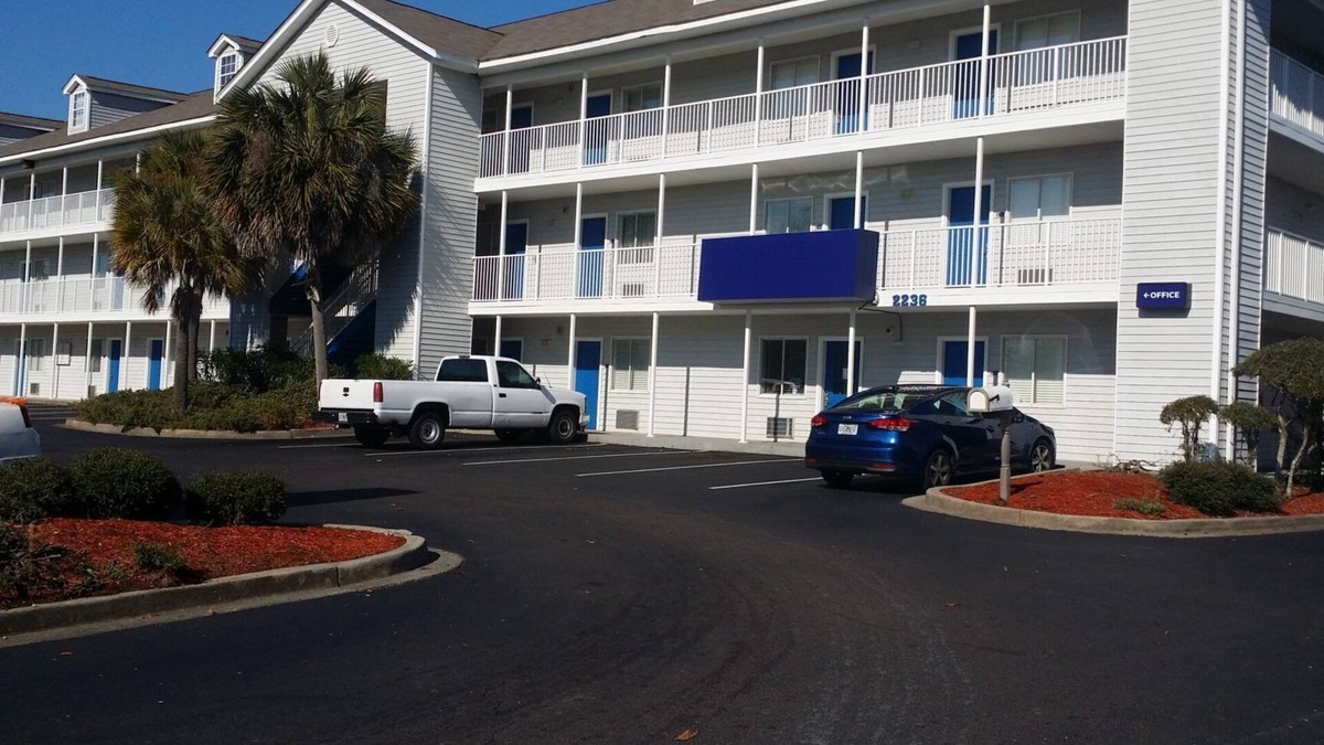 West Ashley Apartment | InTown Suites Extended Stay Charleston SC - West Ashley