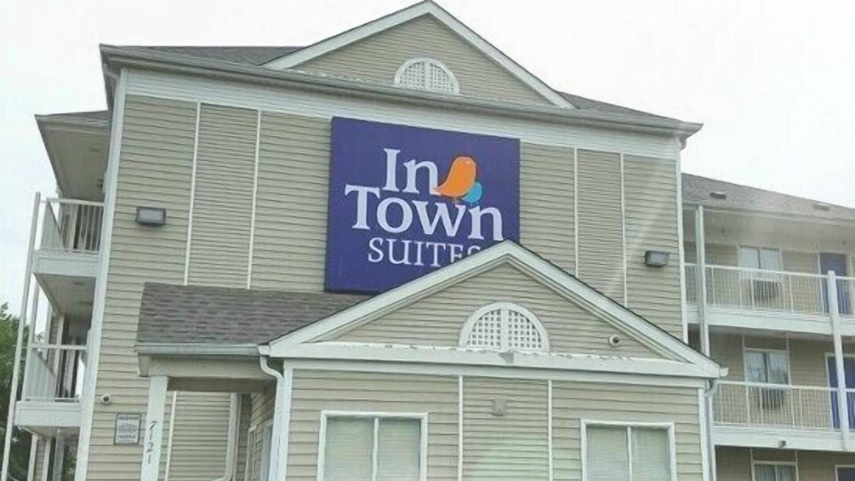 Buechel Apartment | InTown Suites Extended Stay Louisville KY - Preston Hwy