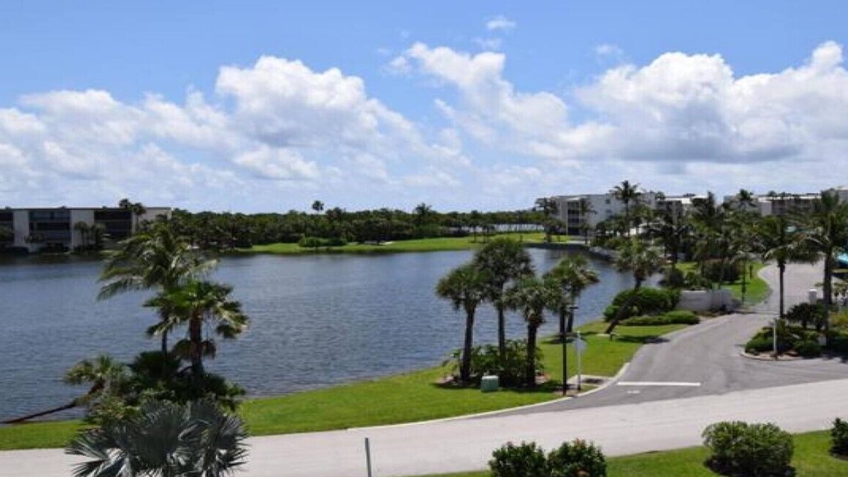 Stuart Condo | Intracoastal and Golf Views from the top floor