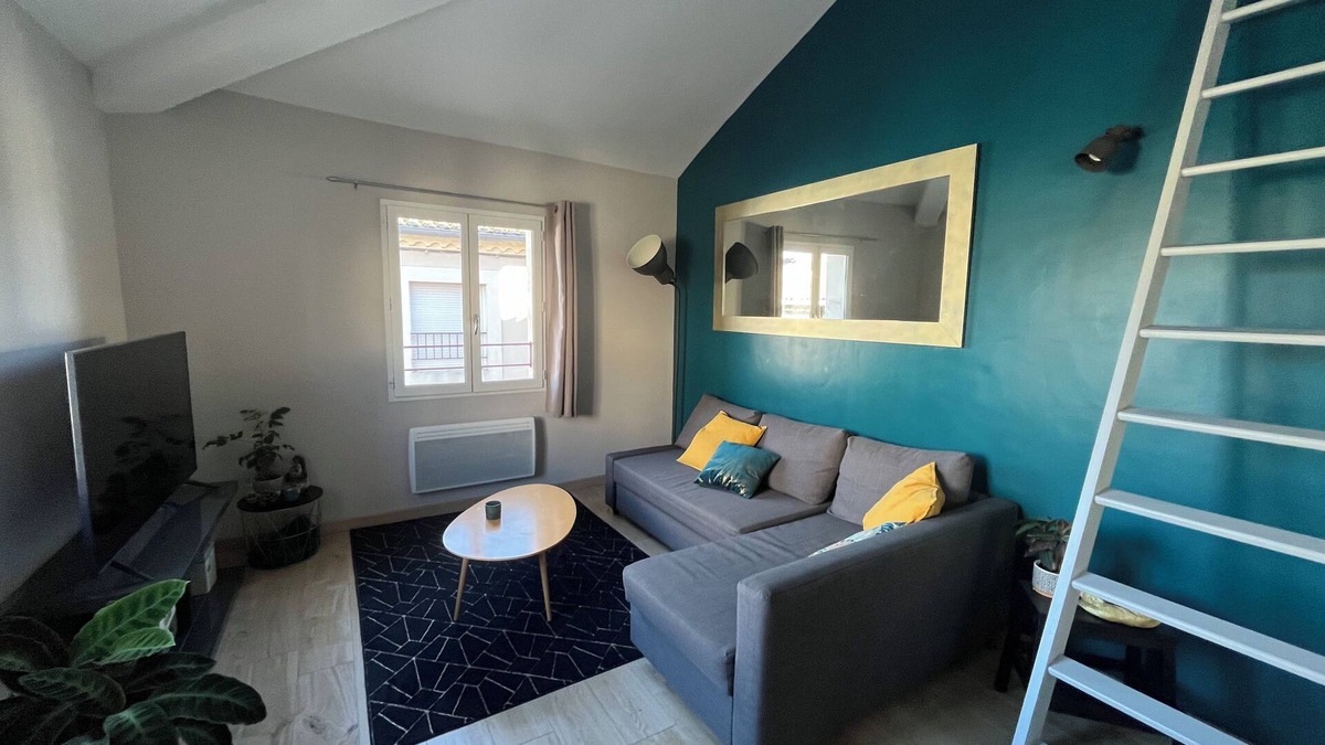 Aigues-Mortes Medieval City Apartment | Intramural charm, P2 of 50m² + free parking