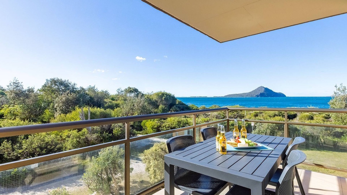 Nelson Bay Apartment | Intrepid, 15 3 Intrepid Close - right on the beachfront and WiFi