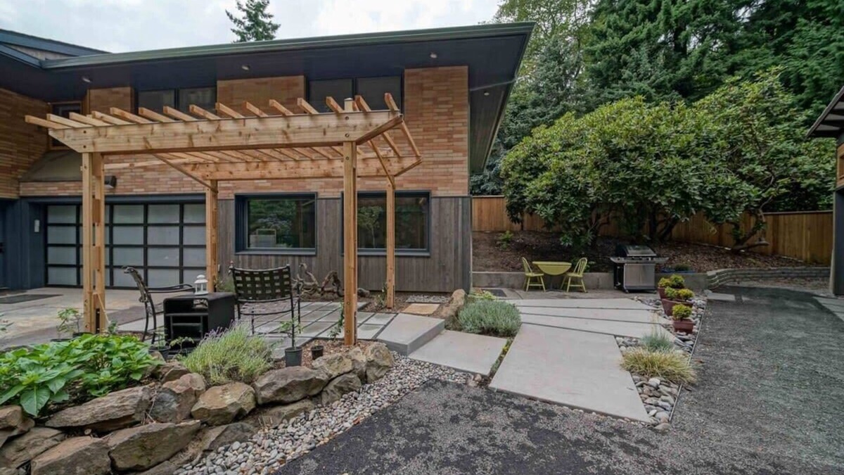 Hayhurst Apartment | #InvestREPM Multnomah Village Modern Retreat