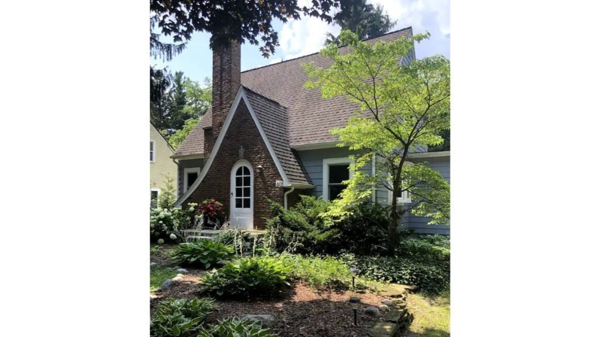 Ann Arbor House | Inviting 2-bedroom Tudor home