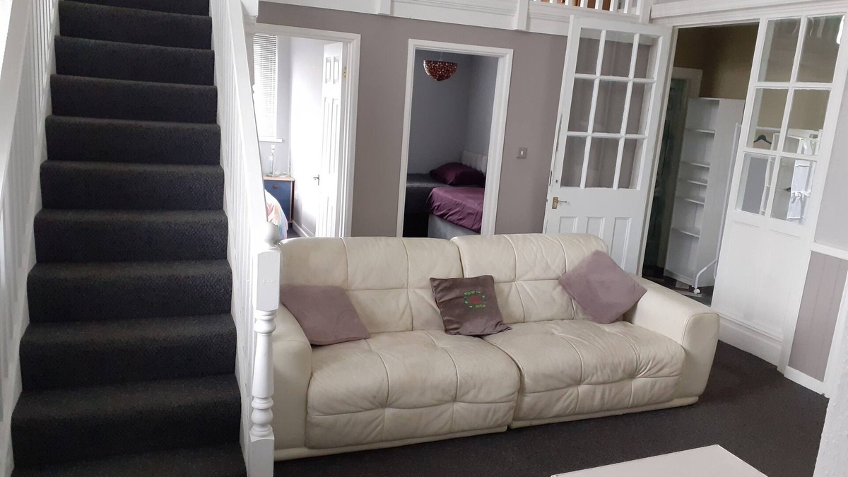 Pontardawe Apartment | Inviting 3-bed Apartment in Swansea