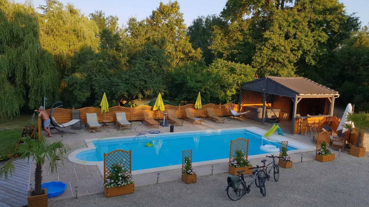 Chateau-Garnier Villa | Inviting 3-Bed holiday home in Château-Garnier
