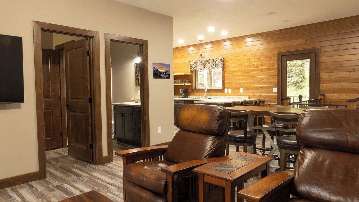 Cooke City-Silver Gate Cabin | Inviting 3-Bedroom Retreat with Mountain Views – Minutes from Yellowstone’s Northeast Entrance