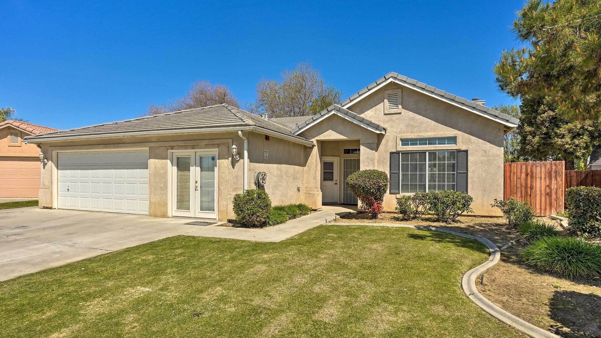 Greenacres House | Inviting Bakersfield Home w/Spacious Yard!