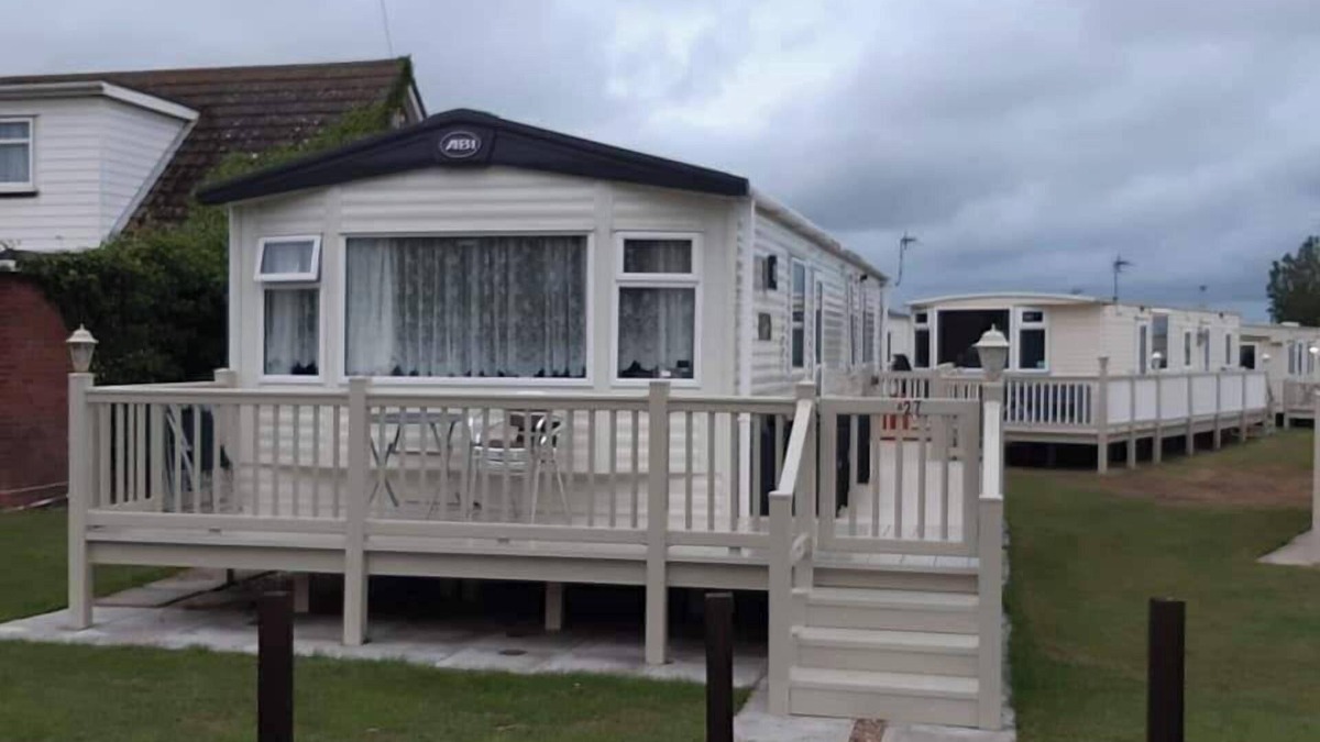 Skegness Cabin | Inviting beautiful 3-Bed Caravan in Ingoldmells