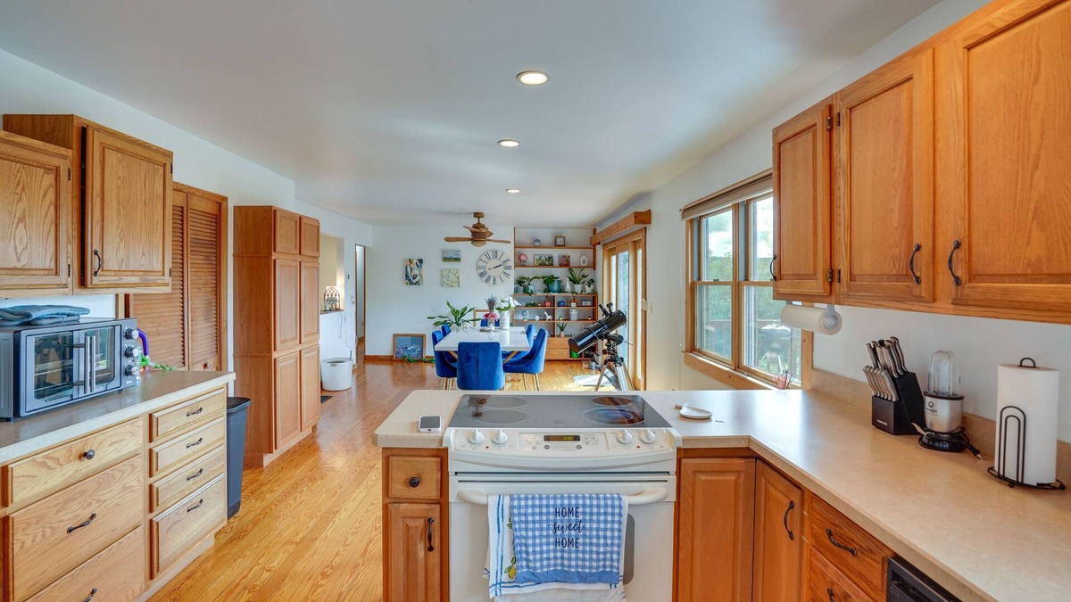 Berne House | Inviting Berne Getaway w/Deck - Pets Welcome!