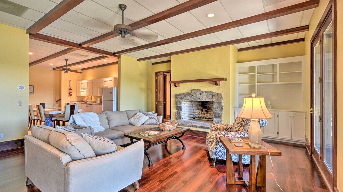 Clarkesville Apartment | Inviting Bottom-Floor Apt at Owls Nest w/Views!