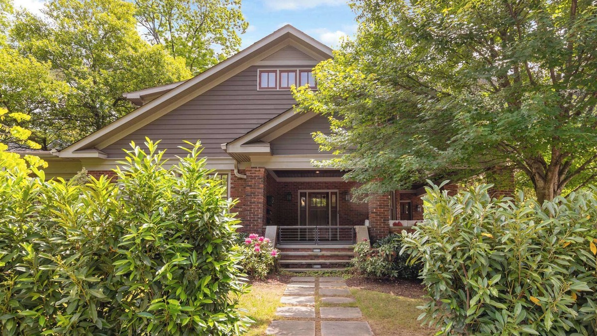 Morningside-Lenox Park House | Inviting Craftsman Retreat:Your Home Away from Home