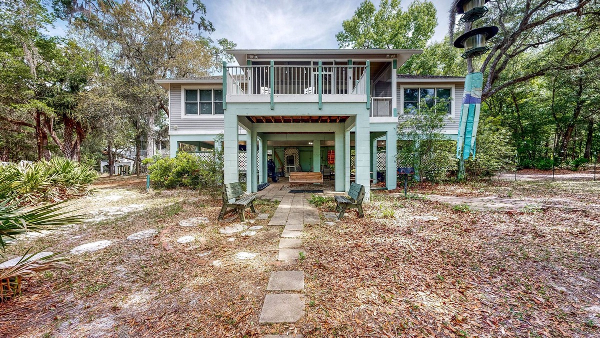 Bell House | Inviting dog-friendly homes with boat ramp, W/D