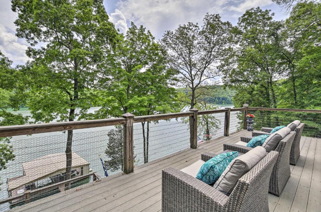 Caryville House | Inviting Family Abode with Dock on Norris Lake!
