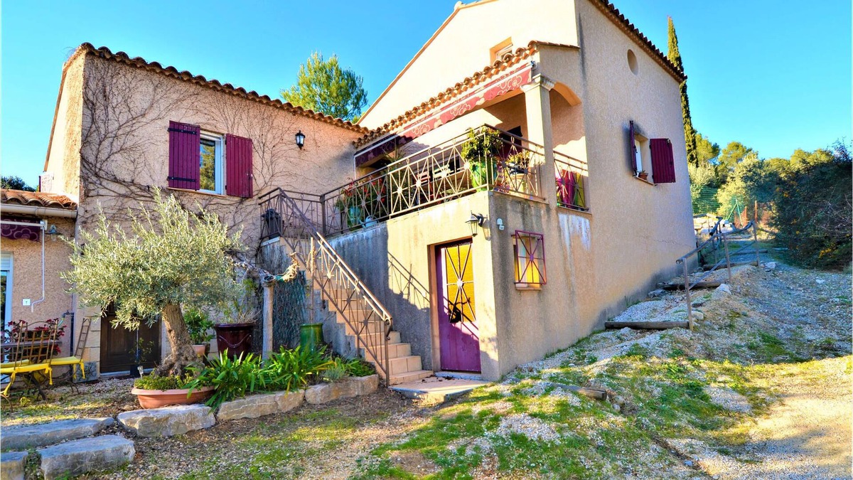 Saint-Christol-Les-Ales House | Inviting country house with chic furnishings.