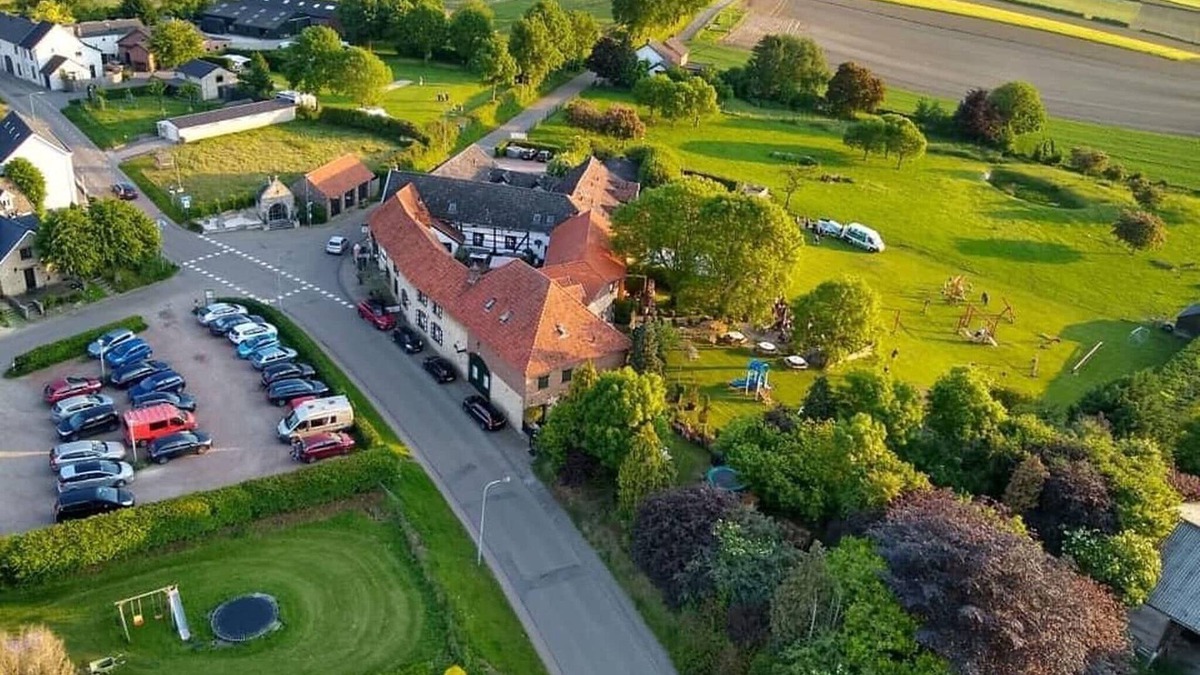 Ubachsberg House | Inviting Holiday Home in Voerendaal with Garden