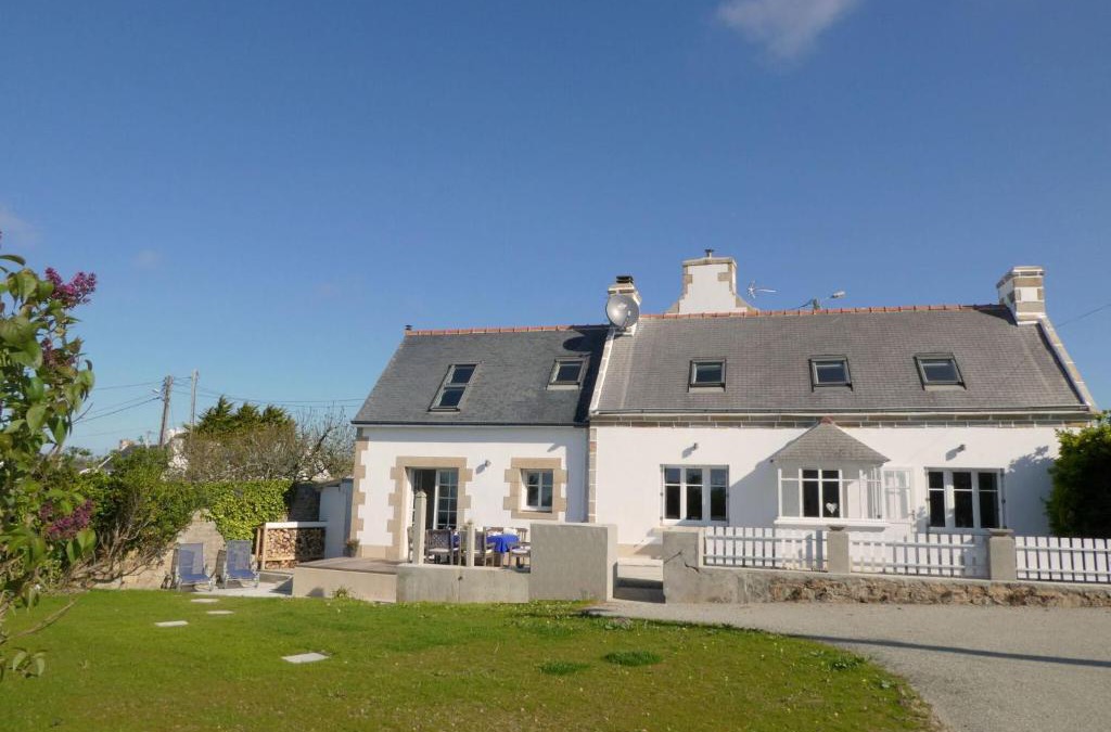Plogoff House | Inviting holiday home in Plogoff with fenced garden