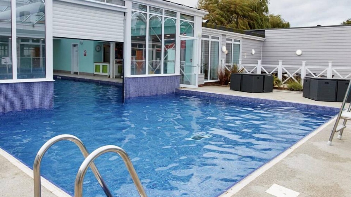 Hunstanton Ski Chalet | Inviting Luxury 2-Bedroom Caravan in Hunstanton
