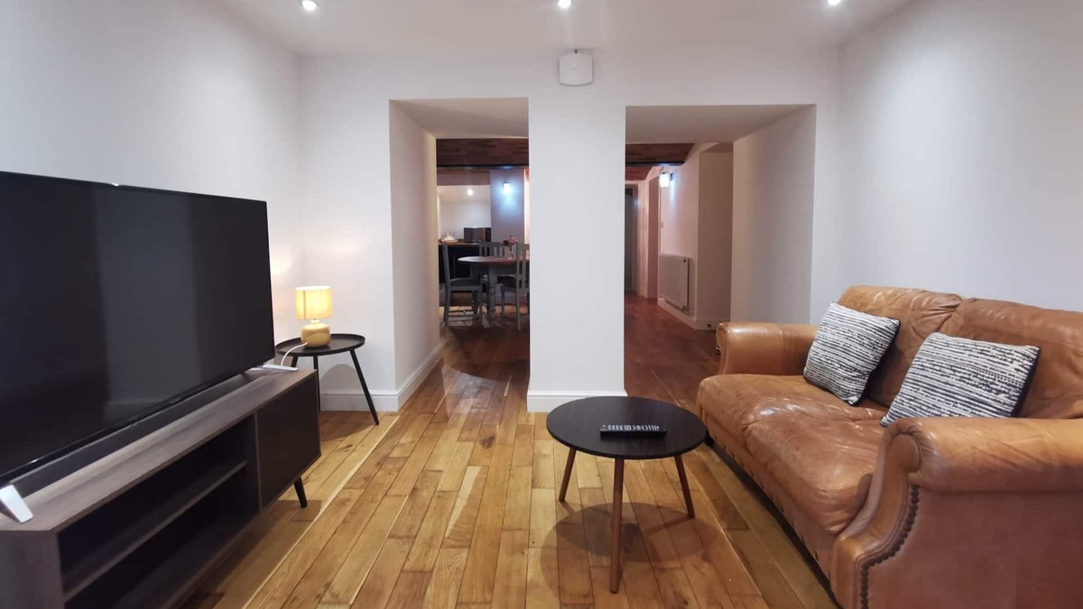 Banbury Apartment | Inviting No.2 - The Vault